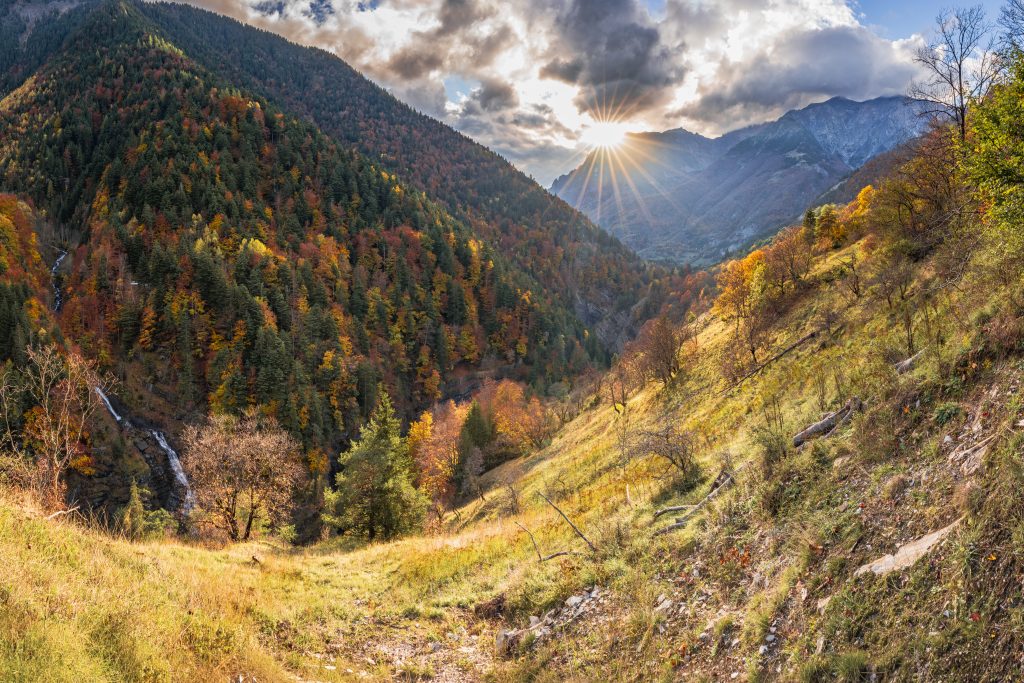 Couleurs d'automne sur le vallon du Tourrot et la cascade de Confolens, Matheysine, Isère