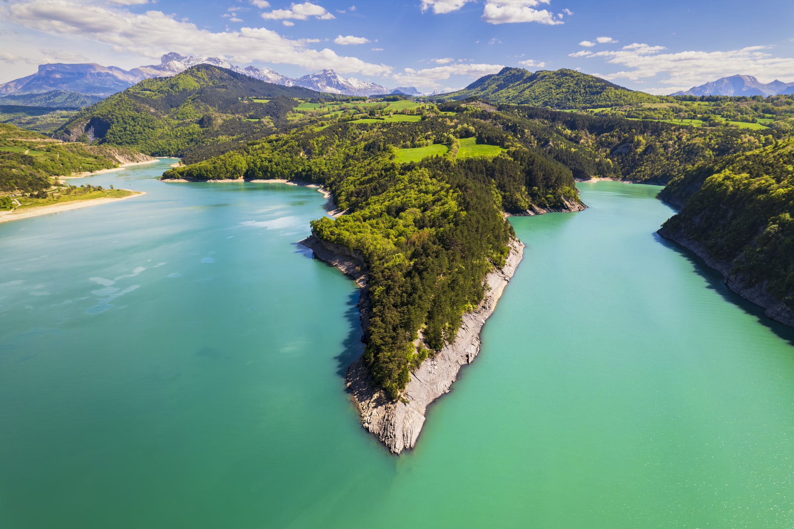 Couleurs d'été sur le lac de Monteynard-Avignonet en Matheysine, Isère