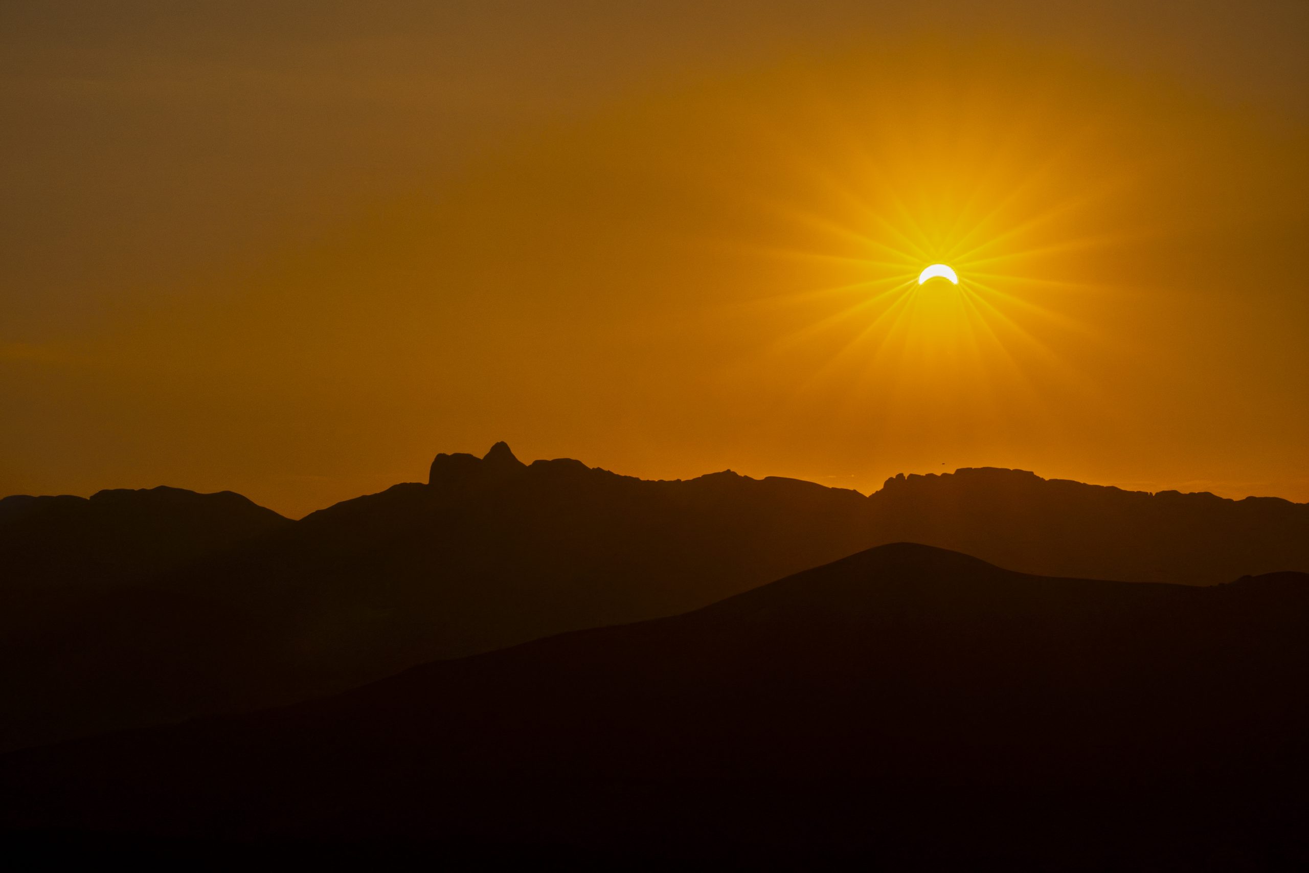 Eclipse de soleil du 12 aût 2026 au-dessus du Vercors depuis les hauteurs de la Matheysine, Isère