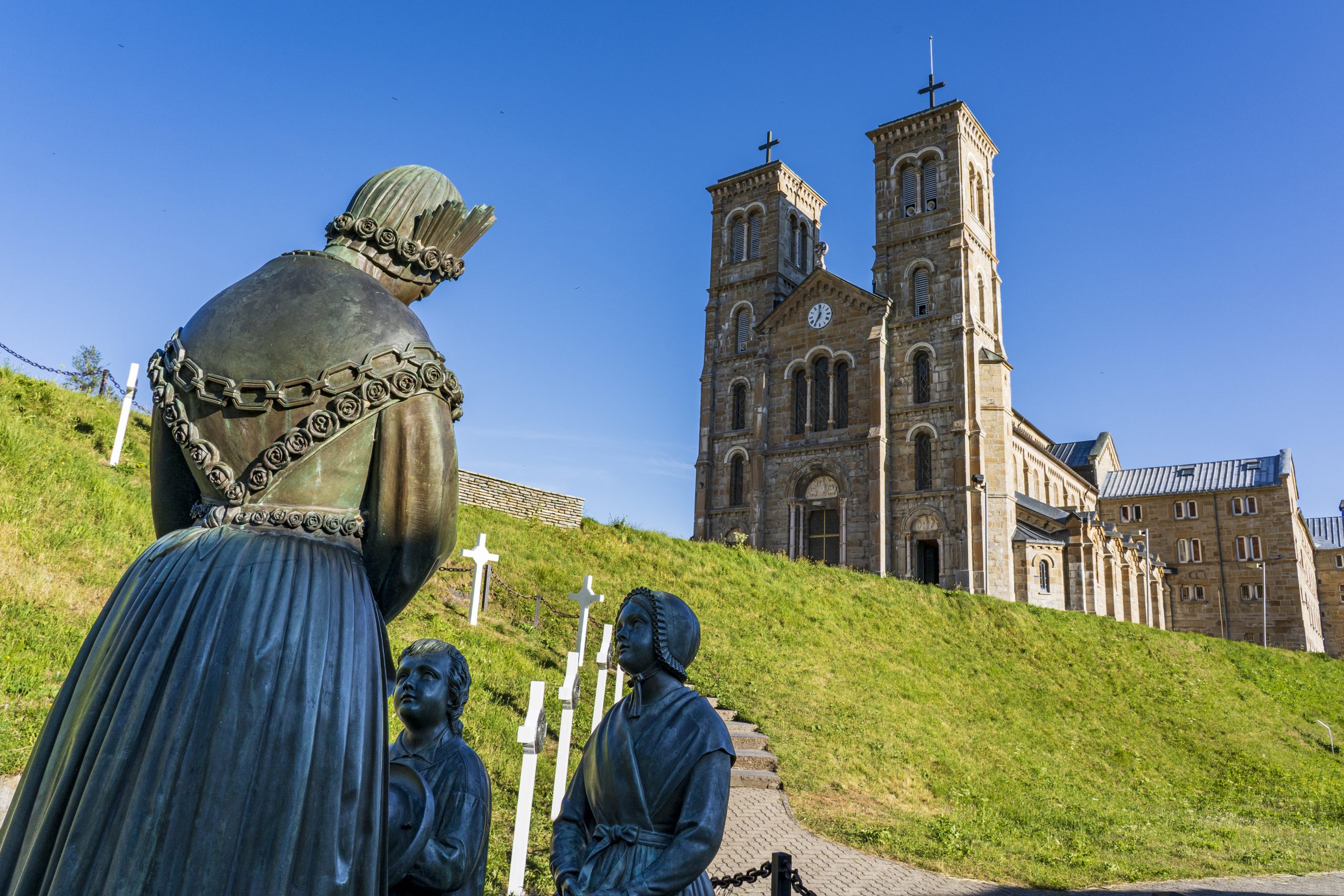 Le sanctuaire de Notre-Dame de La Salette, Matheysine, Isère